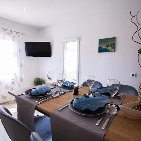 Family Brach Apartment Bol
