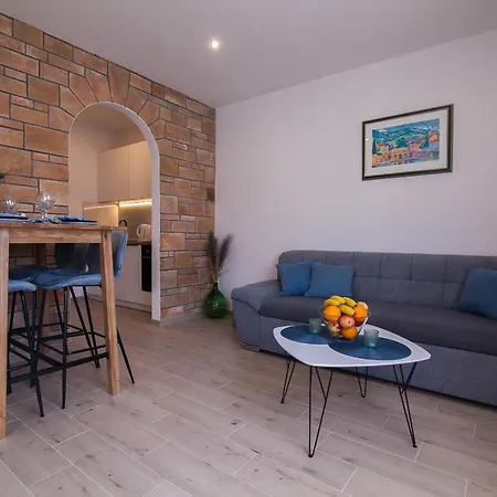 Family Brach Apartment Bol